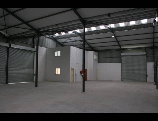 900M² FACTORY TO LET IN RACING PARK